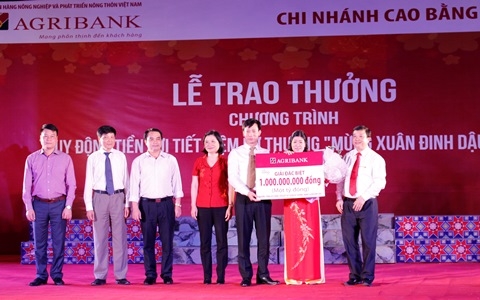 khach hang trung thuong 1 ty dong cua agribank den tu cao bang