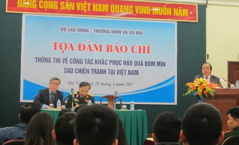 Khoảng 800 nghìn tấn bom mìn còn sót lại sau chiến tranh