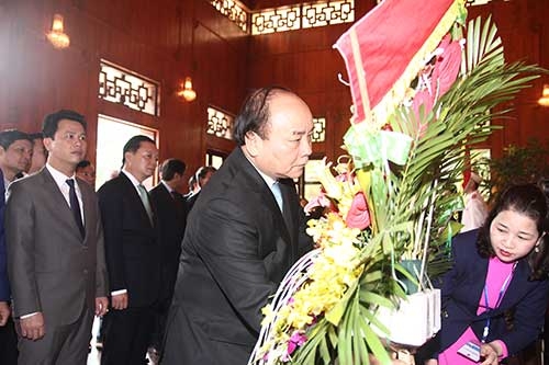 thu tuong nguyen xuan phuc dang huong tuong niem chu tich ho chi minh