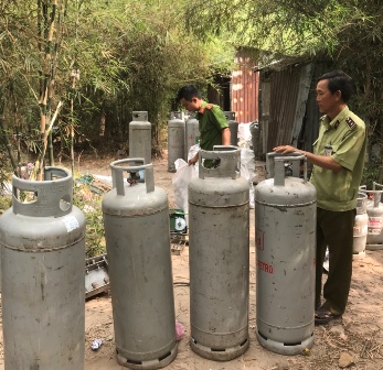 Bình Dương: Triệt phá ổ nhóm sang chiết gas lậu