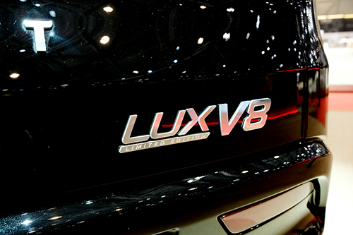 VinFast Lux V8