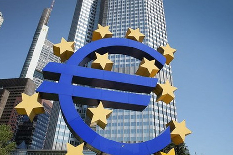 ECB hạ dự báo tăng trưởng Eurozone, giữ nguyên lãi suất thấp kỷ lục