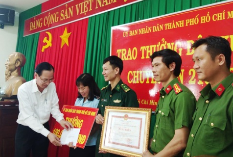 TP. Hồ Chí Minh thưởng “nóng” vụ bắt giữ 300 kg ma túy