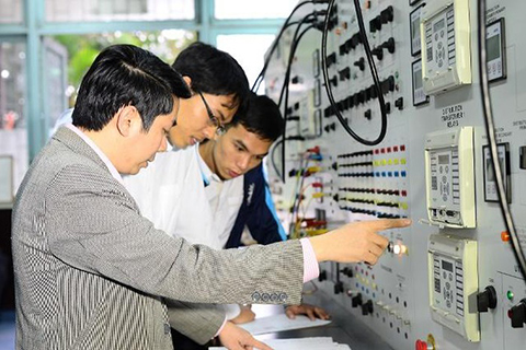 đại học bách khoa