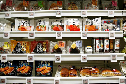 Các mặt hàng thực phẩm trong sự kiện giới thiệu mô hình cửa hàng tiện lợi của Lawson.