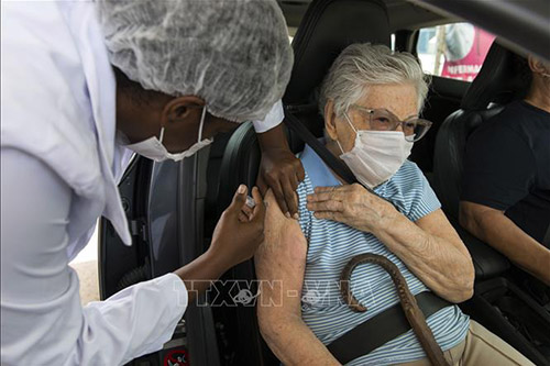 Tiêm chủng vaccine ngừa COVID-19 tại Rio De Janeiro, Brazil, ngày 6/3/2021.