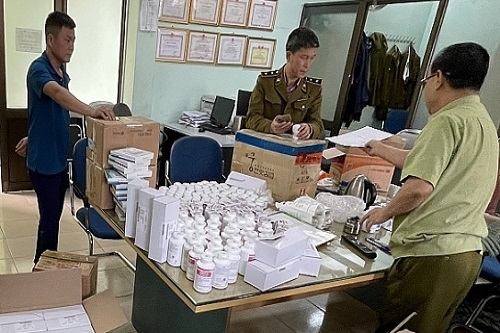 Hà Nội: Thu giữ gần 300.000 sản phẩm thuốc Hàn Quốc trôi nổi