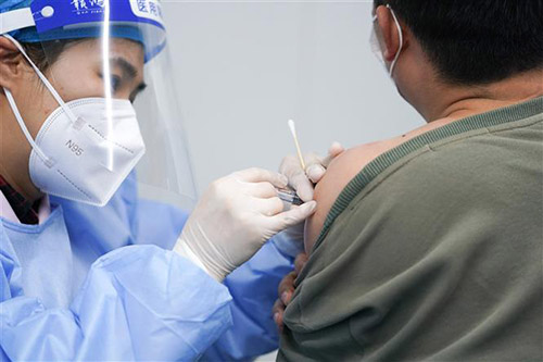 Tiêm chủng vaccine ngừa COVID-19 tại Bắc Kinh, Trung Quốc, ngày 20/2/2021.