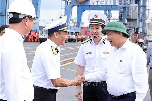 Thủ tướng Nguyễn Xuân Phúc thăm Cảng quốc tế Cái Mép.