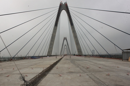 Hợp long cầu Nhật Tân - cây cầu dây văng dài nhất Thủ đô