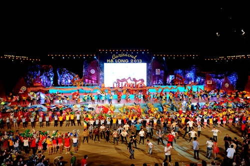 quang ninh sap dan giao khan dai carnaval ha long lam 2 nguoi chet va bi thuong