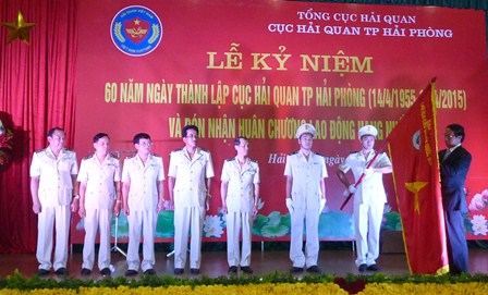 Hải quan Hải Phòng đón Huân chương Lao động hạng Nhất