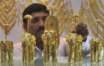 Ấn Độ nhắm vào lượng vàng khổng lổ từ đền chùa để đối phó mất cân bằng thương mại