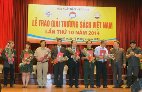 Trao thưởng sách hay và sách đẹp Việt Nam lần thứ 10