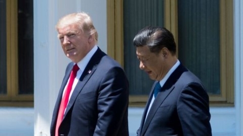 ong donald trump phan nan ve viec dong usd dang qua manh