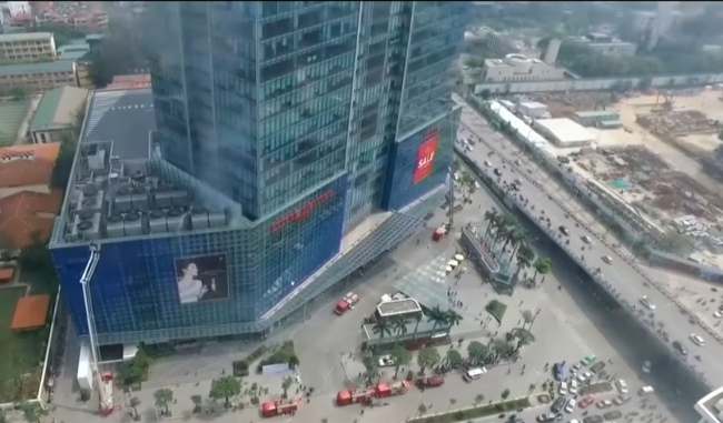 lotte center ha noi dien tap doi pho voi ba hoa