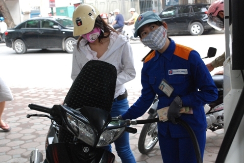 Nguồn thu từ thuế nhập khẩu xăng dầu liên tục giảm