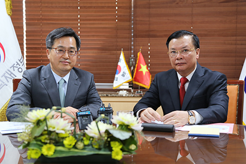 Bộ trưởng Đinh Tiến Dũng
