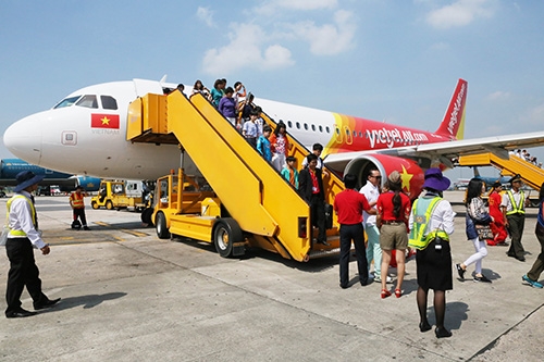 Chim lại va vào cánh tàu bay làm nhiều chuyến bay của Vietjet bị hủy