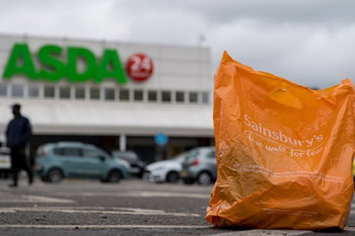 Thỏa thuận ‘bom tấn’ của ngành bán lẻ Anh giữa Sainsbury’s và Asda