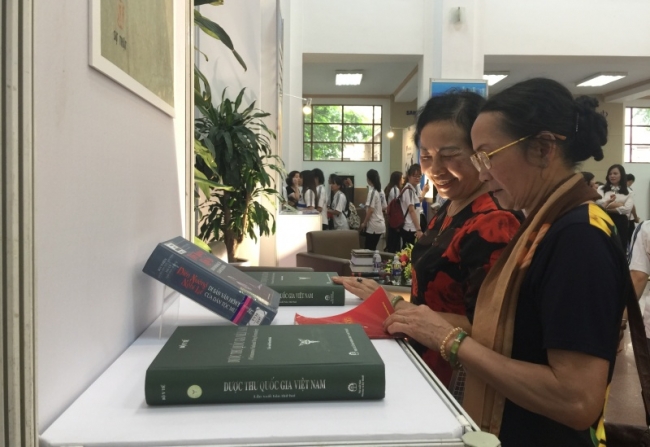Ngày hội “Sách - Kết nối tri thức và phát triển”
