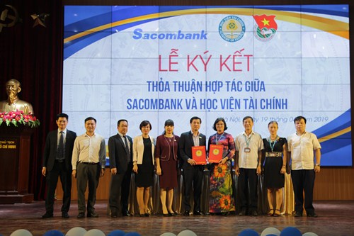 Học viện Tài chính và Sacombank ký kết thỏa thuận hợp tác