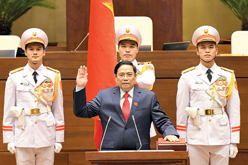 Thủ tướng Chính phủ Phạm Minh Chính thực hiện nghi lễ tuyên thệ trước Quốc hội.