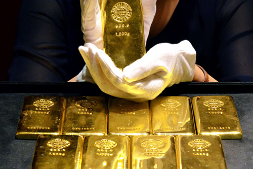 Vàng miếng được bày bán tại một tiệm kim hoàn ở Tokyo, Nhật Bản.