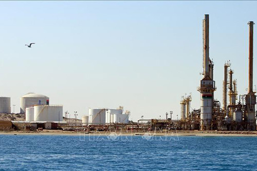 Một cơ sở khai thác dầu tại thị trấn al-Buraqah, Libya