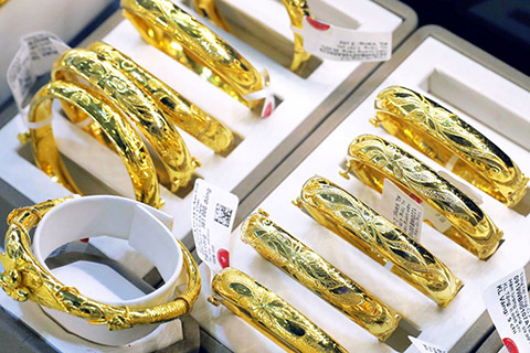 Giá vàng SJC được niêm yết ở mức 55,45 - 55,88 triệu đồng/lượng.