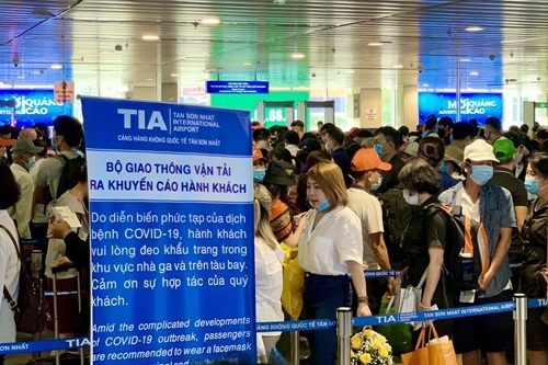 Khắc phục ùn tắc tại khu vực soi chiếu an ninh sân bay Tân Sơn Nhất