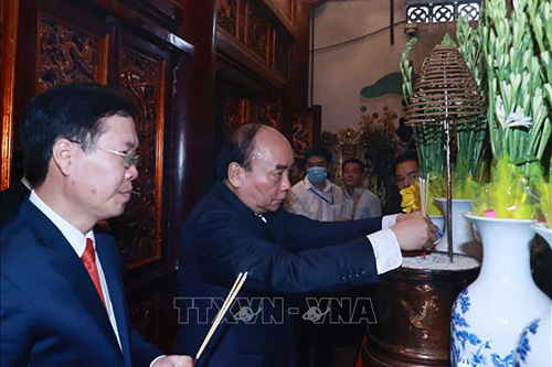 Chủ tịch nước Nguyễn Xuân Phúc và các đồng chí lãnh đạo Đảng