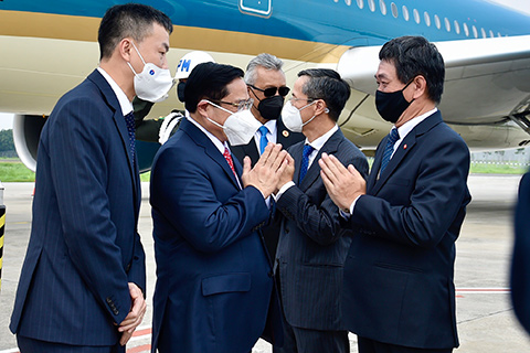 Thủ tướng Phạm Minh Chính đến Indonesia, bắt đầu chuyến công tác tham dự