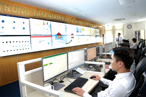 Hoạt động tại Trung tâm Giám sát hệ thống công nghệ thông tin của Tổng cục Thuế