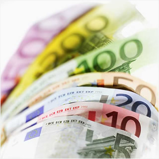 Sếp các ngân hàng EU nhận lương khủng năm 2013