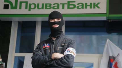 Ngân hàng lớn nhất Ukraine ngừng giao dịch ở miền Đông