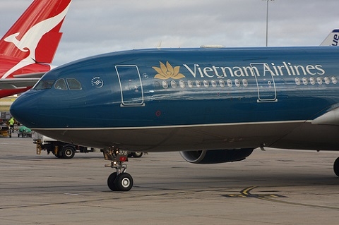 may bay vietnam airlines gap su co dong co tai uc