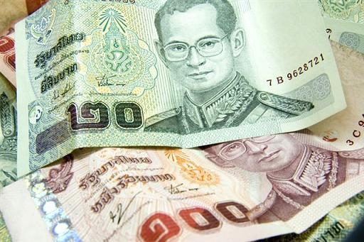 bat on chinh tri quy huu tri thai lan bo ra nuoc ngoai dau tu