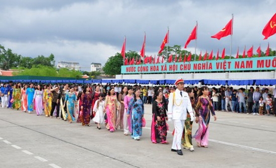 hon 103000 luot nguoi vao lang vieng bac trong dip nghi le 304 va 15