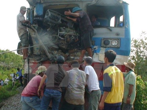 Tai nạn đường sắt nghiêm trọng ở Đồng Nai, lái tàu bị thương nặng