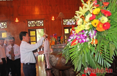 Kỷ niệm 125 năm Ngày sinh Chủ tịch Hồ Chí Minh: Lễ dâng hương tại Khu di tích Kim Liên