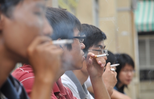 Tăng thuế thuốc lá lên 100% sẽ cứu được 16.000 sinh mạng
