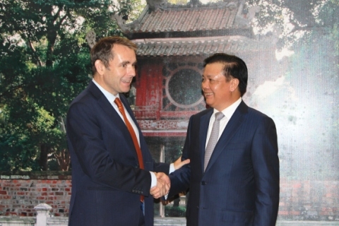 bo truong dinh tien dung tiep dai su phap va dai su bi