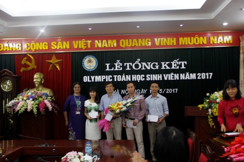 Học viện Tài chính khen thưởng sinh viên đoạt giải thi Olympic Toán