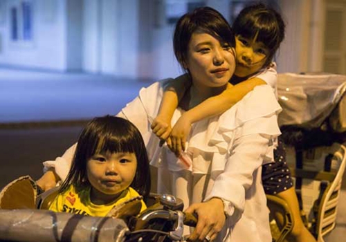 me don than nhat ban chat vat voi doi ngheo va dinh kien