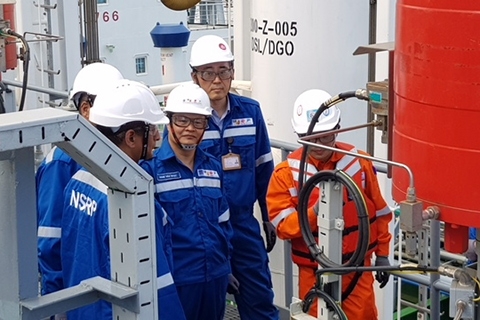 Xuất bán lô sản phẩm xăng RON 92 đầu tiên tại Nhà máy lọc hóa dầu Nghi Sơn