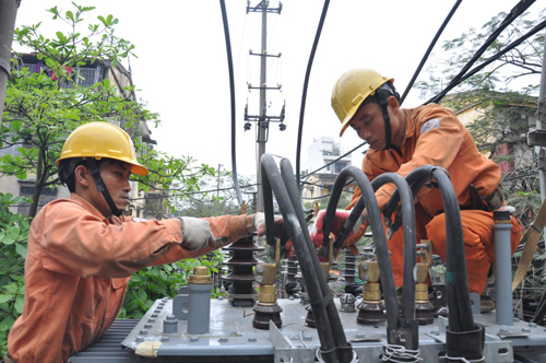 Nguy cơ mất ổn định lưới điện những ngày nắng nóng tại Hà Nội