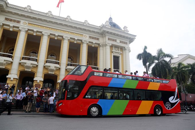 Khai trương xe buýt 2 tầng City Tour đầu tiên ở Hà Nội