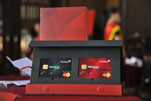 visa master nen giam phi the quoc te cho thi truong viet nam