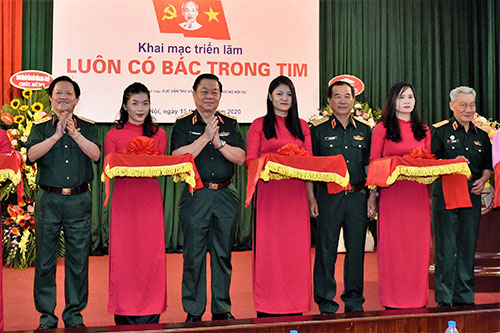 Khai mạc triển lãm chuyên đề "Luôn có Bác trong tim”